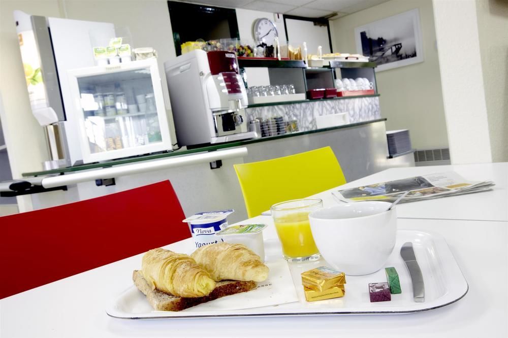 Premiere Classe Niort Est La Creche Exterior photo